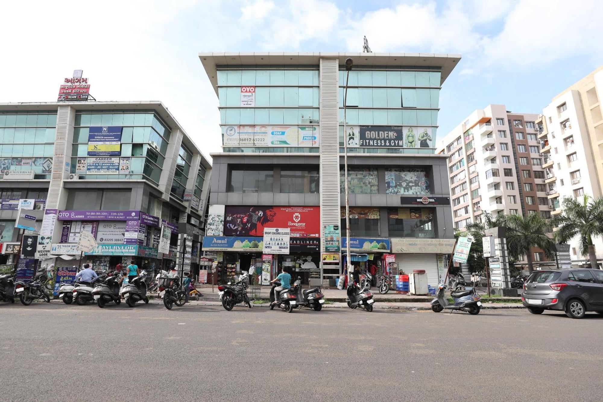 Collection O Shyam Vatika Banquet And Rooms Surat Exterior foto